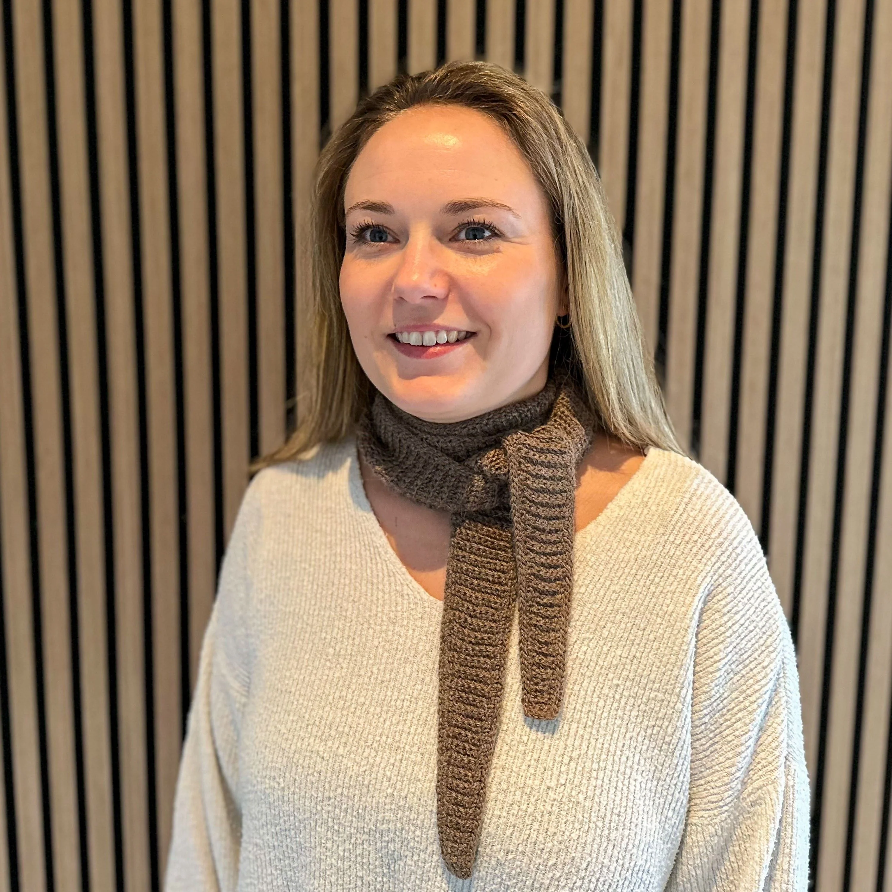 Simple Scarf - Image 5